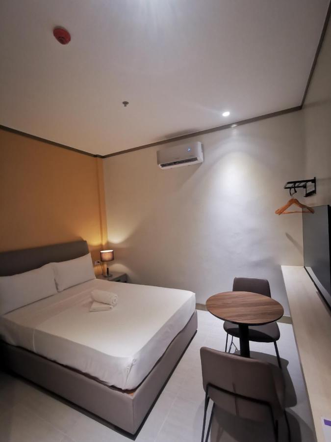 Yes Hotel Imus Cavite Экстерьер фото